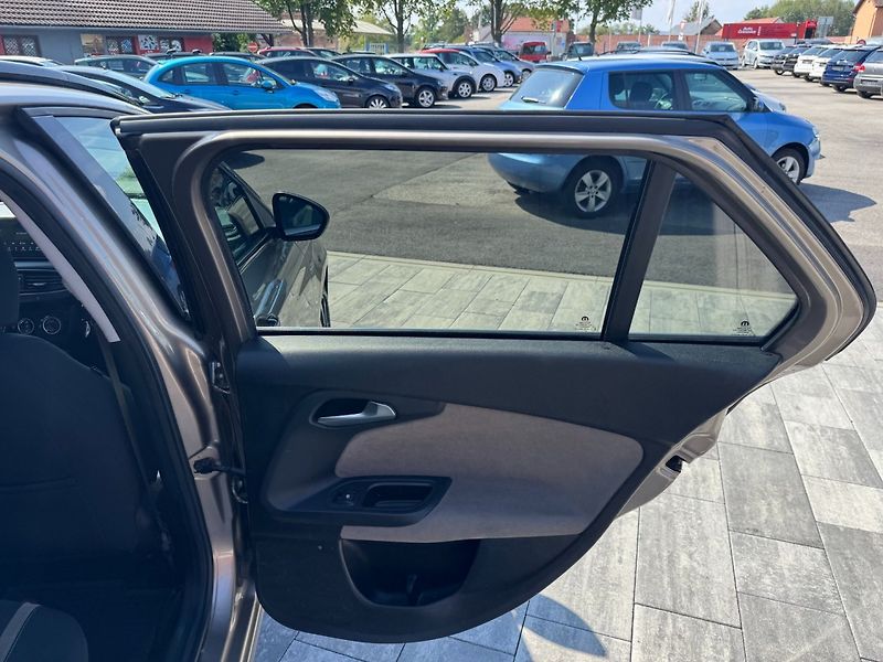 Fiat Tipo (2017) 1.6 MujtiJet 88kW - fotka 22 z 31