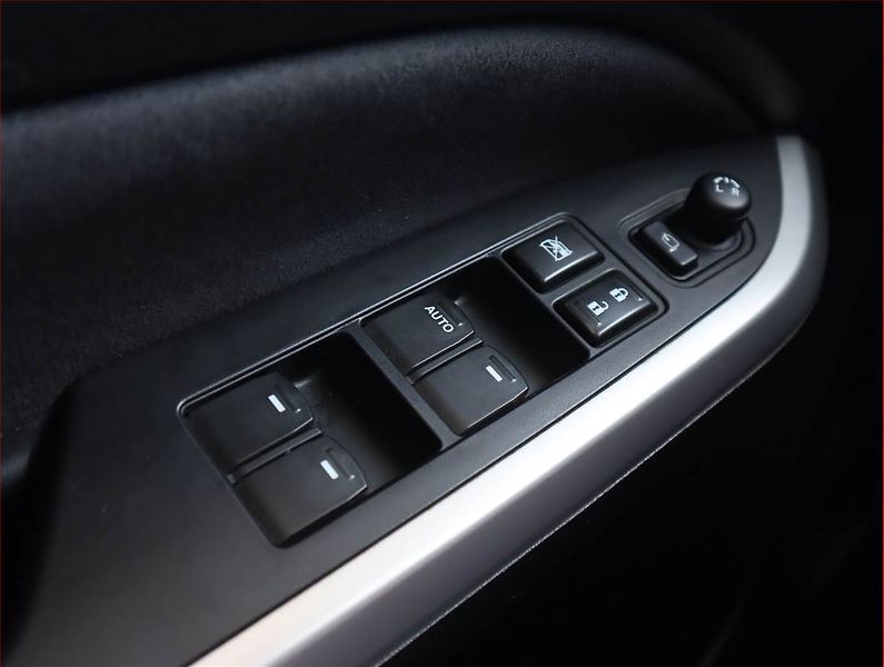 Suzuki Vitara (2016) 1.6 VVT, 4X4, Serv.kniha - fotka 13 z 19