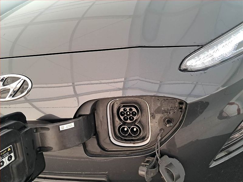 Hyundai Kona (2022) Electric 39 kWh, SoH 100% - fotka 18 z 18