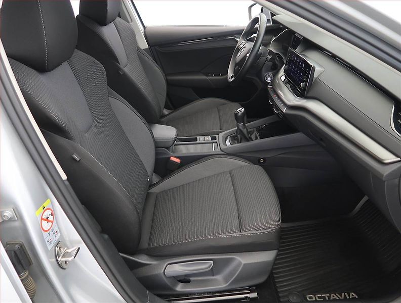 Škoda Octavia (2023) Ambition 2.0 TDI, digi klima - fotka 9 z 24