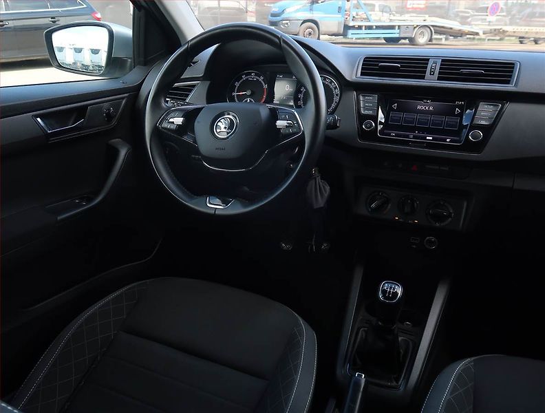 Škoda Fabia (2022) Ambition Plus 1.0 TSI - fotka 7 z 17