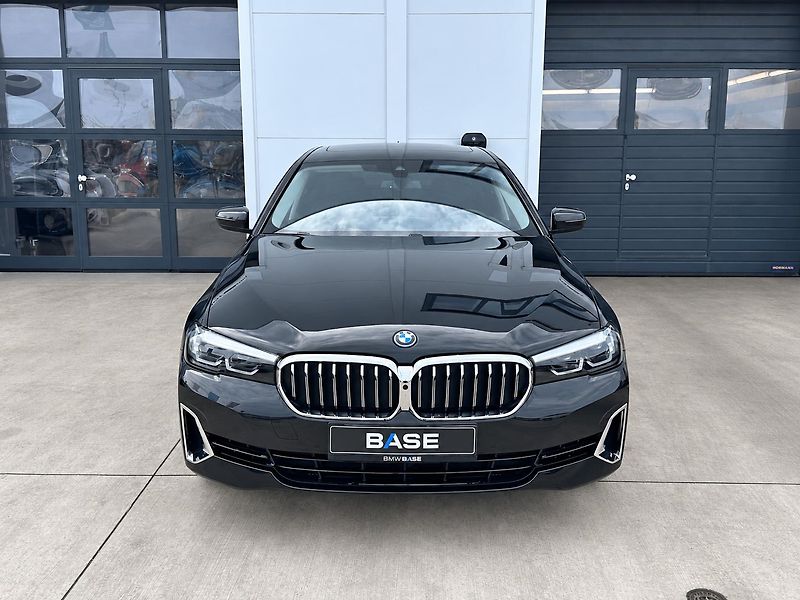 BMW Řada 5 530e xDrive Model Luxury - fotka 2 z 23