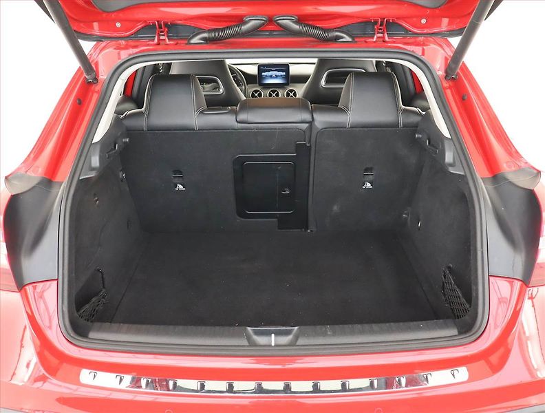 Mercedes-Benz GLA (2018) 180 d, Automat, Serv.kniha - fotka 12 z 23