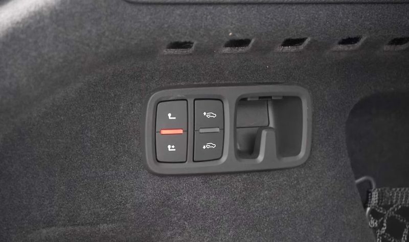 Audi Q8 TDI q 210kW S-Line Pano Matrix - fotka 18 z 20