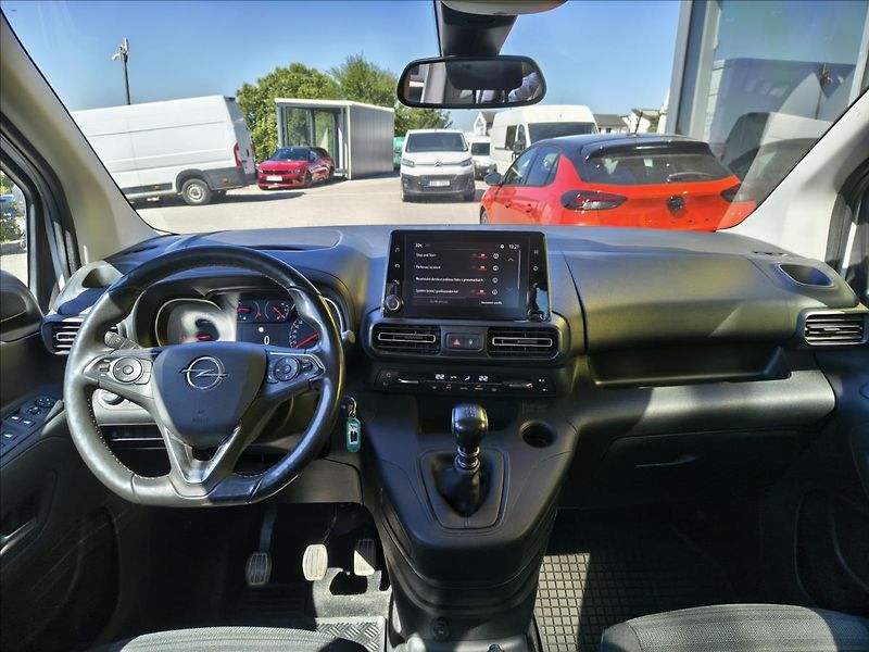 Opel Combo 1,5 CDTi Elegance Plus 96kw - fotka 2 z 17