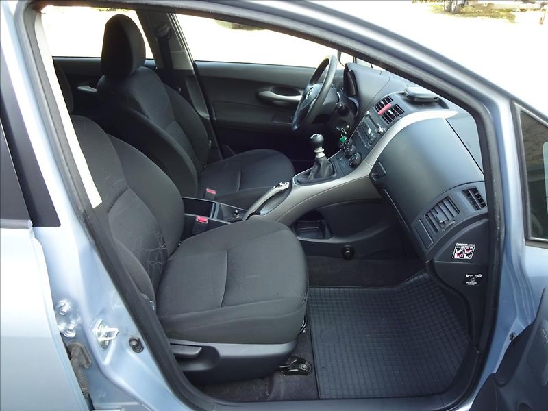 Toyota Auris 1,33 VVTi 74 kW - fotka 27 z 41