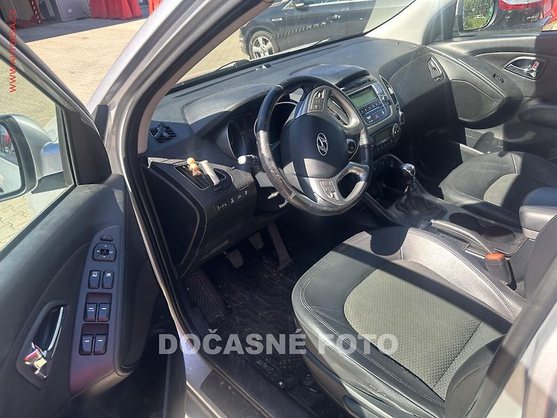Hyundai ix35 (2012) 2.0CRDi 4x4, ČR, Výhř.sed. - fotka 3 z 3