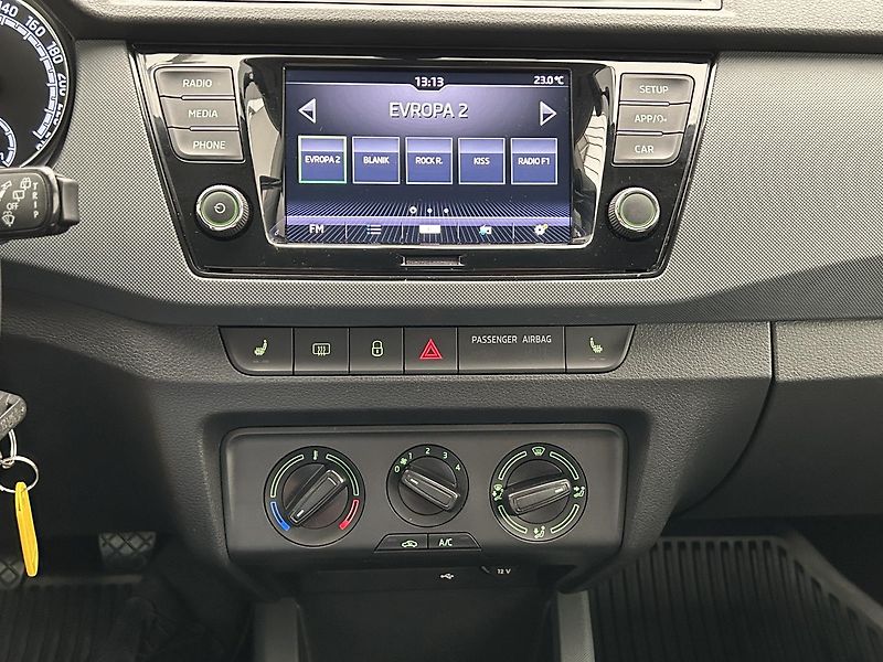 Škoda Fabia 1.0 TSI Active Plus - fotka 11 z 23