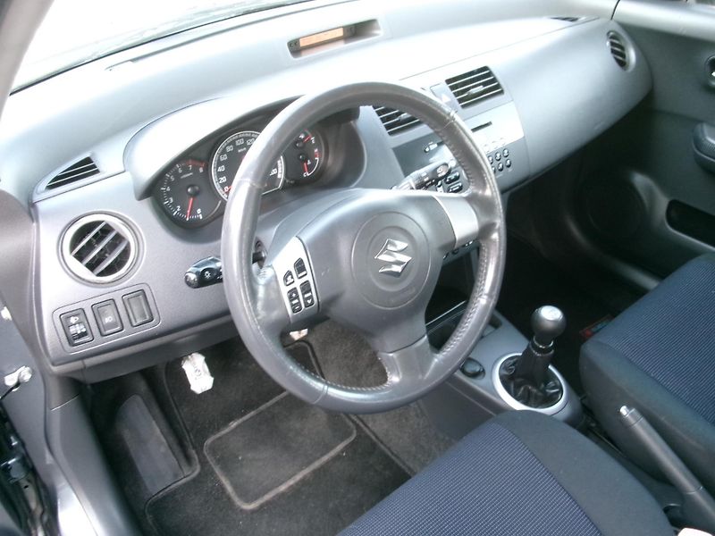 Suzuki Swift (2007) 1,3i KLIMA VÝHŘEV - fotka 8 z 22