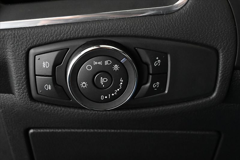 Ford S-MAX 2,0 EcoBlue 110 kW AT8 Titaniu - fotka 26 z 32
