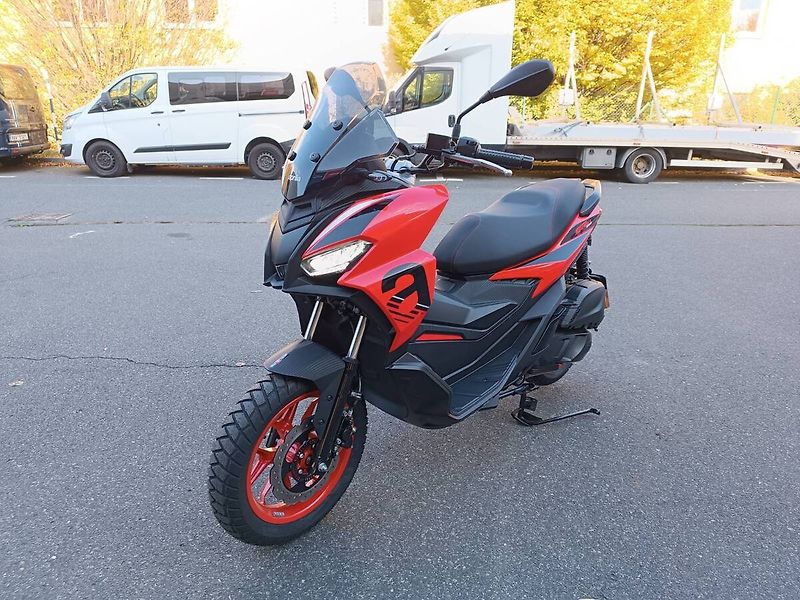 Aprilia SR GT 200 (2025) ABS Raceway Red - fotka 3 z 10