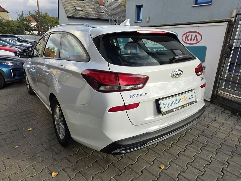 Hyundai i30 1.6-SPOTŘEBA CCA 5l/100-KAMERA - fotka 7 z 9