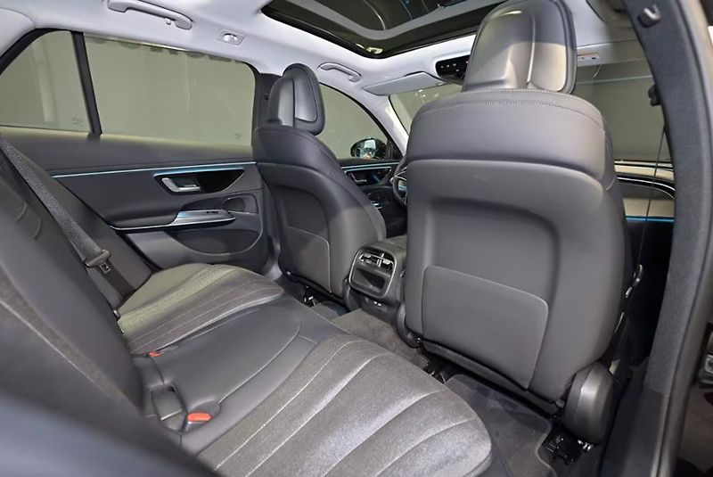 Mercedes-Benz Třídy E 220d 4M Avantgarde 360 Pano Ta - fotka 13 z 15