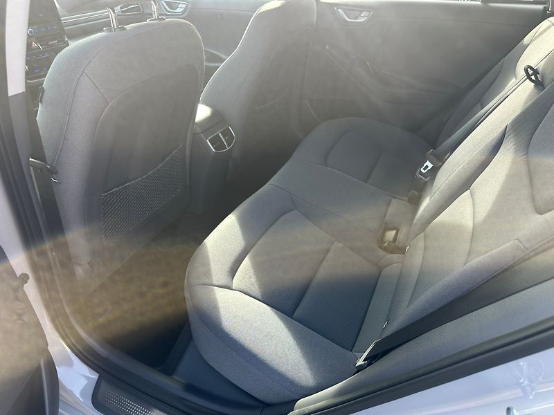 Hyundai IONIQ (2022) 38,3 kWh Level 5 SoH 100% - fotka 11 z 26