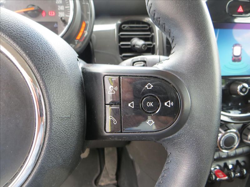Mini Cooper 1,5 100kW CZ DPH Klima,Tempo - fotka 18 z 21