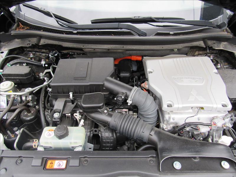 Mitsubishi Eclipse Cross 2,4 i PHEV Plug-in Instyle+ - fotka 32 z 34