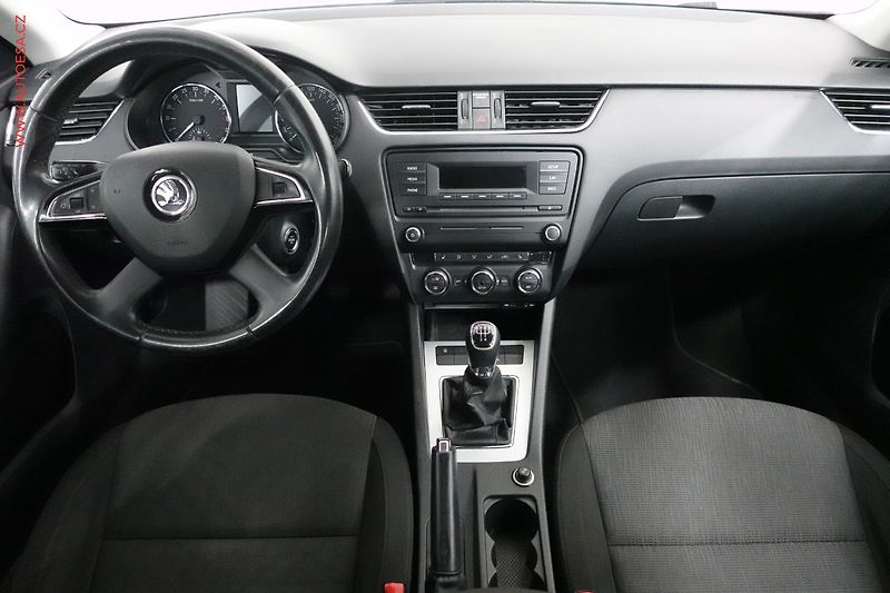 Škoda Octavia (2013) 1.6 TDi, ČR, Elegance - fotka 8 z 23