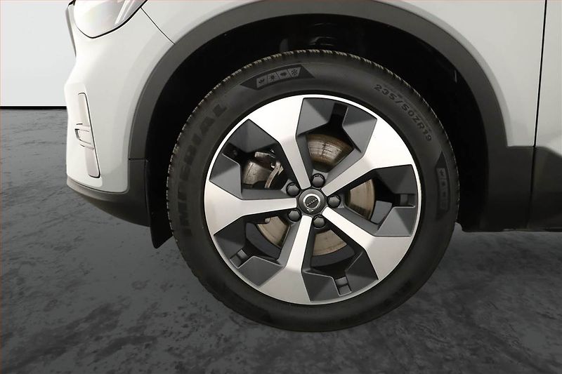 Volvo XC40 (2023) B3 - fotka 12 z 19