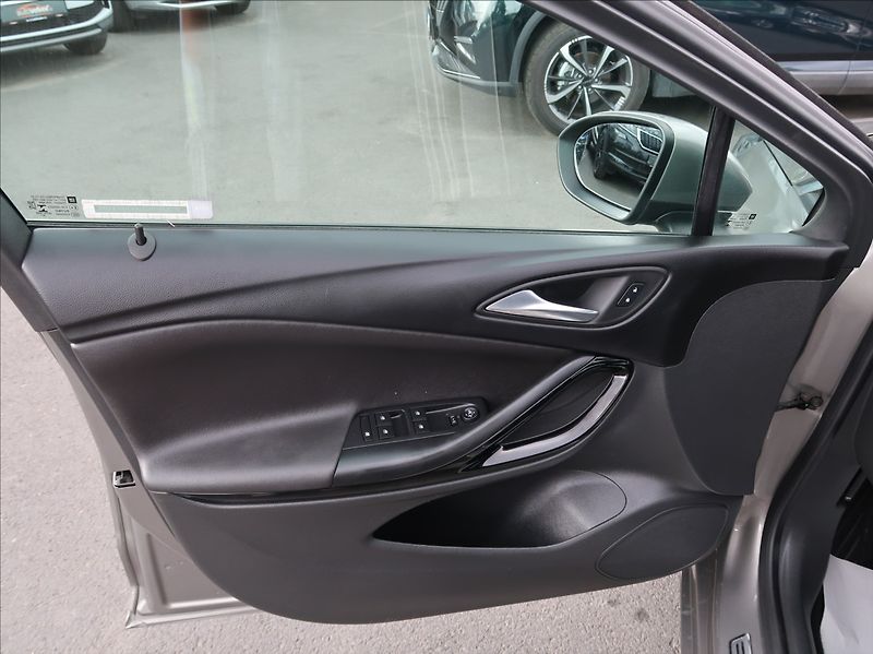 Opel Astra 1,4 Turbo,92kW,NovéČR,Serv.kn. - fotka 19 z 28