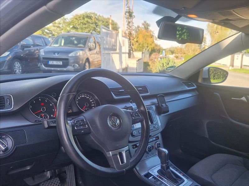 Volkswagen Passat 1,4 TSI DSG AUTOAC SENZOR TAŽN - fotka 17 z 37