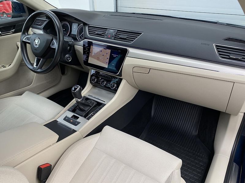 Škoda Superb 2,0 TDI 110 kW Style DSG - fotka 26 z 28