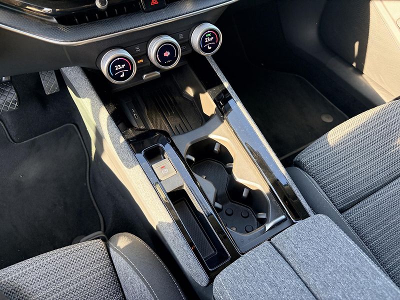 Škoda Superb SELECTION 2.0TDI 110KW DSG LED - fotka 33 z 68
