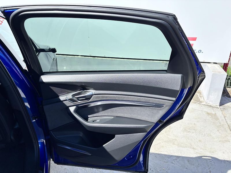 Audi Q8 e-tron (2023) S-Line 55 300kW 114kWh Matrix  - fotka 11 z 41