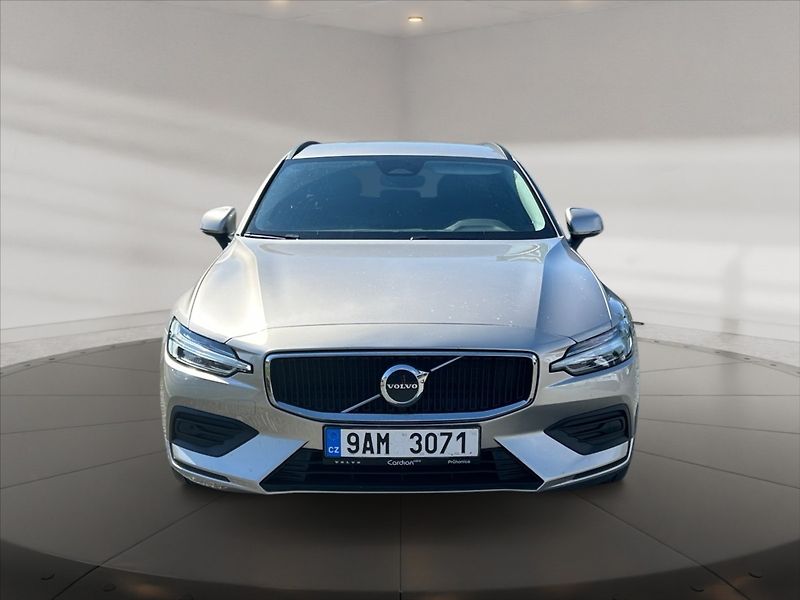 Volvo V60 2,0 B4 benzin Core AT - fotka 2 z 11