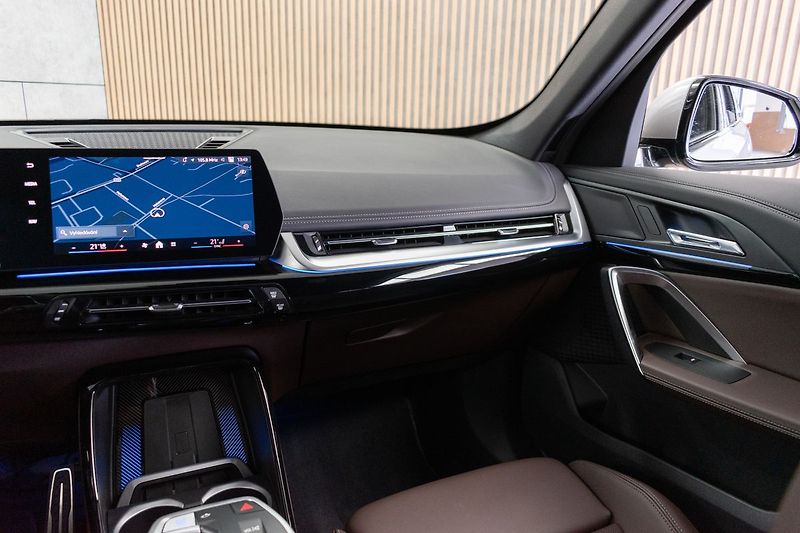 BMW iX1 xDrive30 REZERVACE - fotka 10 z 47
