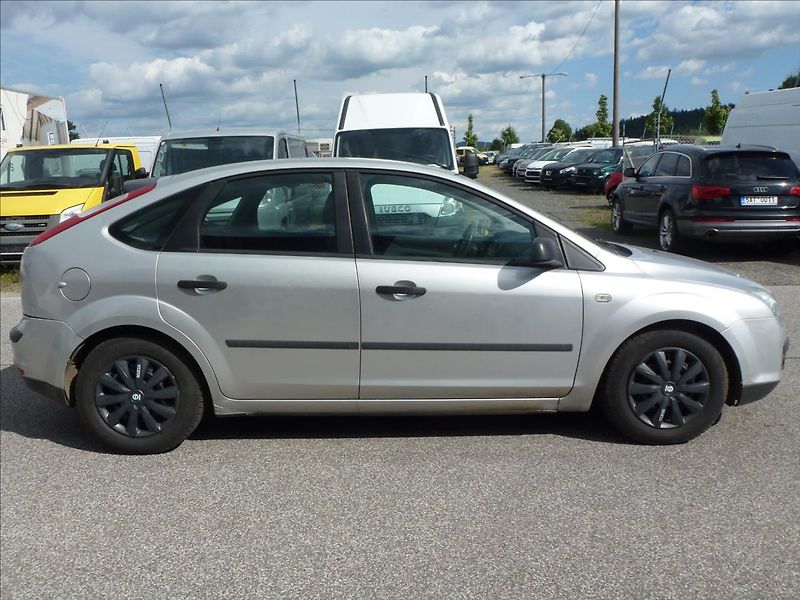 Ford Focus 1,6 16V NOVÁ STK,Klimatizace ! - fotka 7 z 48