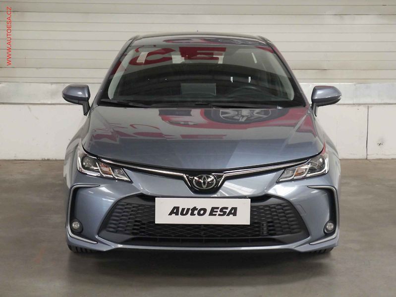 Toyota Corolla (2024) 1.5, 2.maj,ČR, AC, park. - fotka 2 z 20