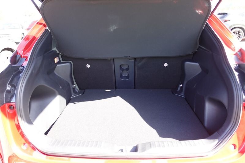 Toyota Yaris Cross 1,5 HEV Style - fotka 14 z 33
