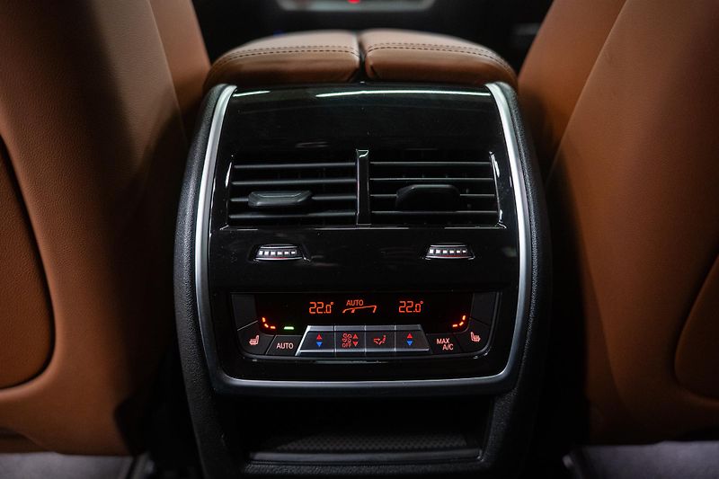 BMW X7 (2024) 40d M-SPORT MASÁŽ NEZÁVISLÉ TZ - fotka 30 z 67