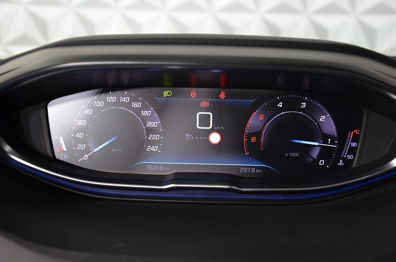 Peugeot 3008 (2022) 1.5bHDi 130 Allure - fotka 11 z 17