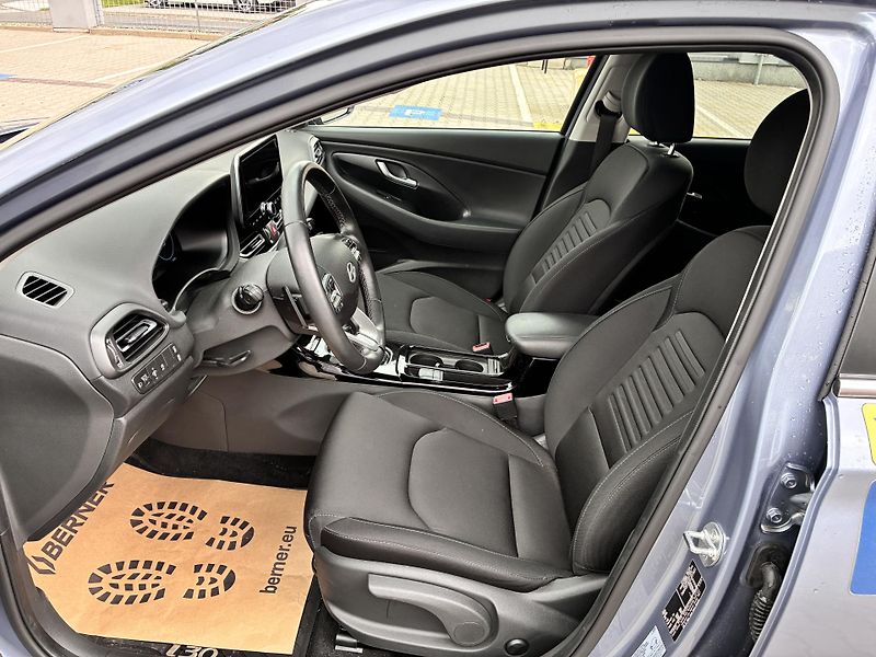 Hyundai i30 HB 1.0T-GDI 74kW DCT STYLE NAV - fotka 11 z 32