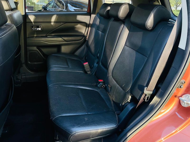 Mitsubishi Outlander 2.2D 4x4 7MÍST KAMERA SERVISKA - fotka 32 z 50