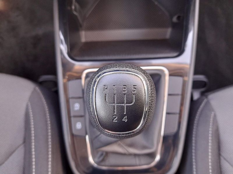 Škoda Fabia Selection 1.0 MPI 59kW 5MP - fotka 14 z 20