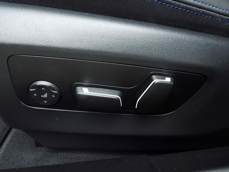 BMW i5 xDrive40 M-Sport 4zon H/K Vent - fotka 23 z 30
