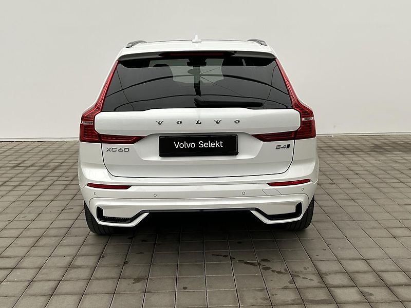 Volvo XC60 2.0  B4 4x4 ULTIMATE - fotka 4 z 34