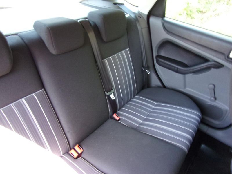 Ford Focus (2009) 1.6i74kW ATTRACTIVE PO SERVISU - fotka 16 z 18