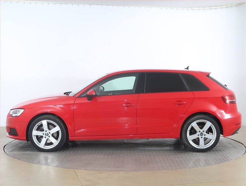 Audi A3 (2019) Attraction 2.0 TDI, 4X4 - fotka 3 z 17