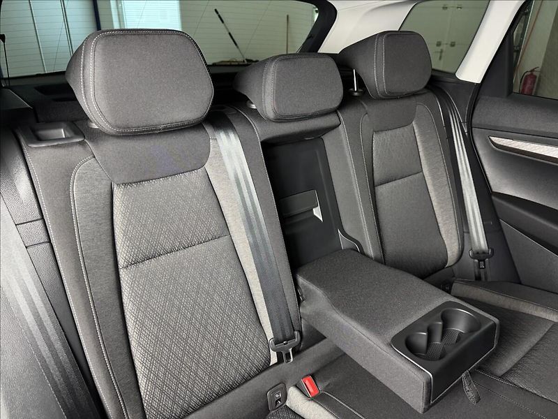 Škoda Karoq 2,0 TDi  DSG 4x4 Style Virtual - fotka 14 z 45