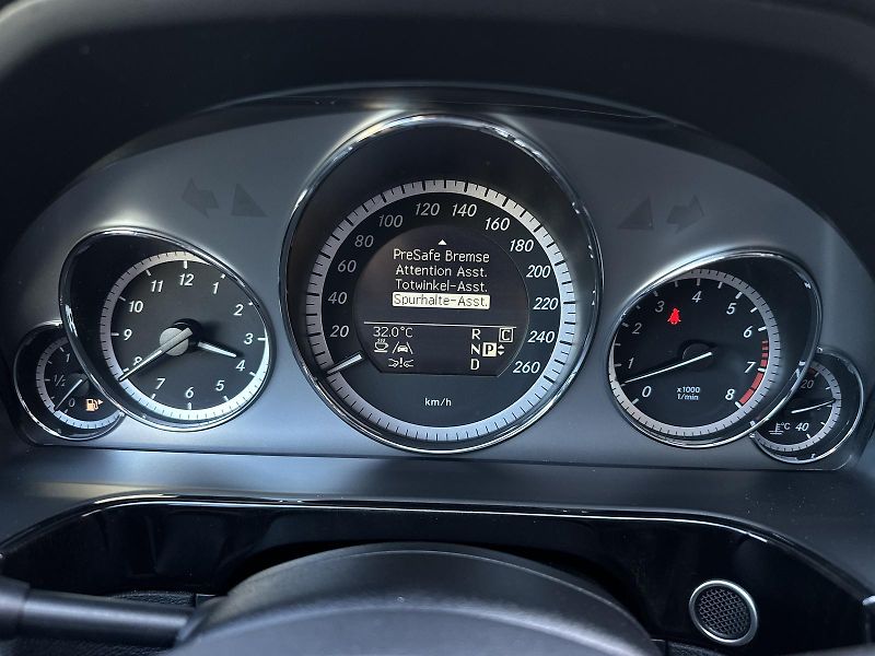 Mercedes-Benz Třídy E 350 4Matic 272PS NAVI KAMERA+P - fotka 21 z 39
