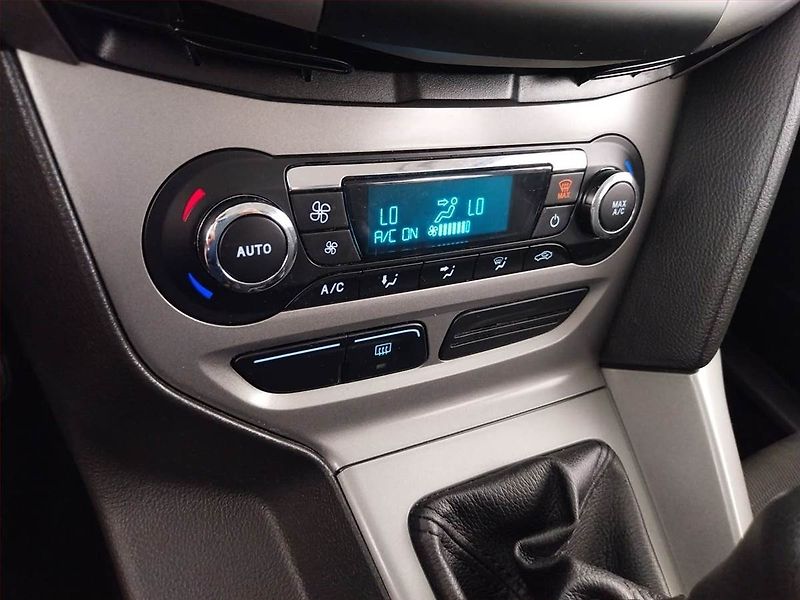 Ford Focus (2014) 1.6 i, Serv.kniha, Tempomat - fotka 13 z 20