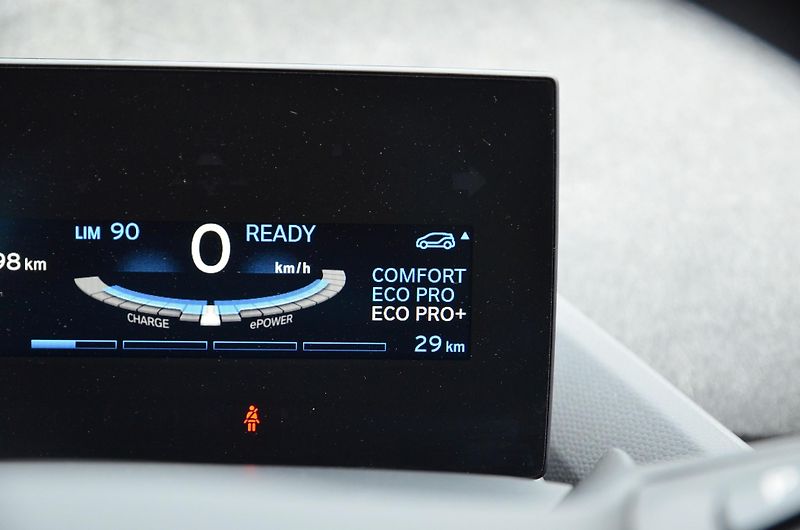 BMW i3 (2022) 120Ah // REZERVOVÁNO // - fotka 24 z 36