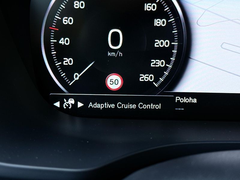 Volvo XC60 B4 AWD (nafta) // REZERVACE - fotka 26 z 47
