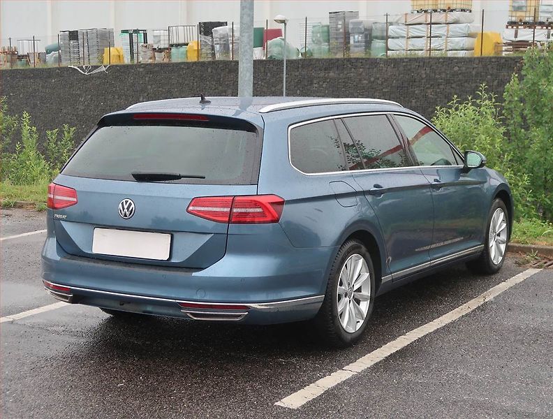 Volkswagen Passat (2018) 2.0 TDI, Automat, Serv.kniha - fotka 5 z 20
