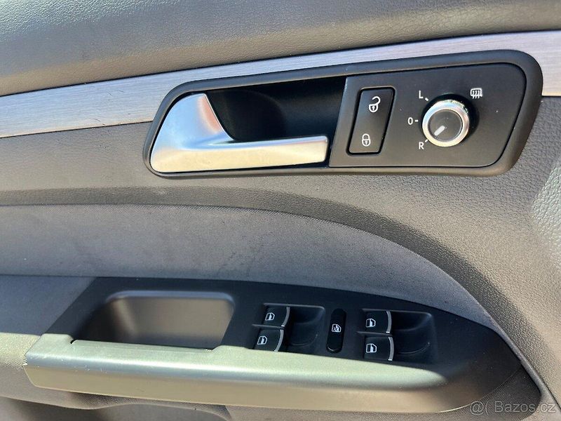 Volkswagen Touran (2013) - fotka 16 z 16