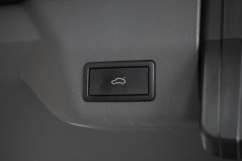 Volkswagen Multivan 2.0 TDI EDITION*TAŽNÉ*DPH*ČR 1 - fotka 40 z 42