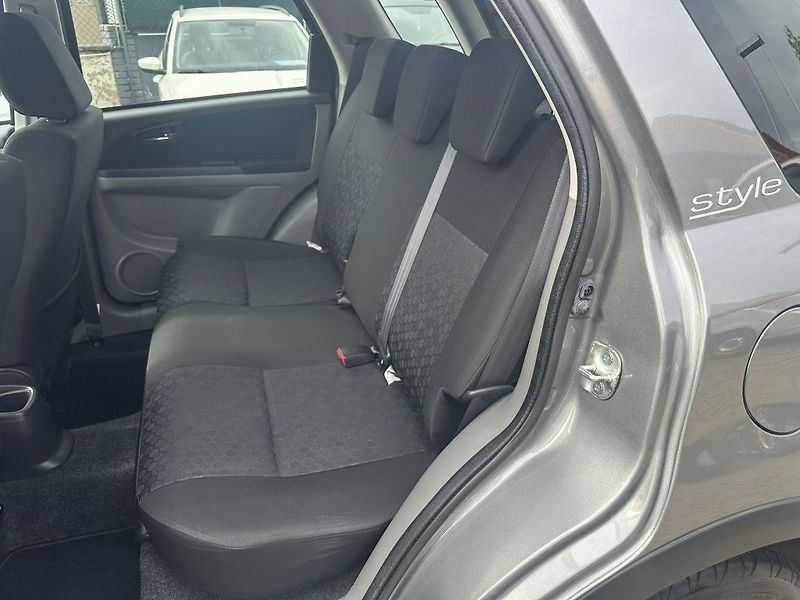 Suzuki SX4 Style 1.6i 88kW  serviska - fotka 17 z 24